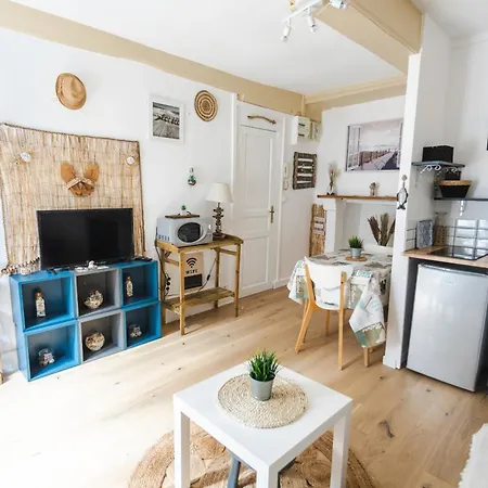 La Au Petit Bonheur הונפלר