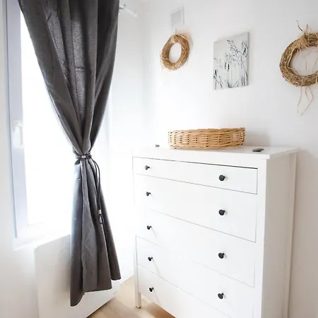 La Au Petit Bonheur הונפלר